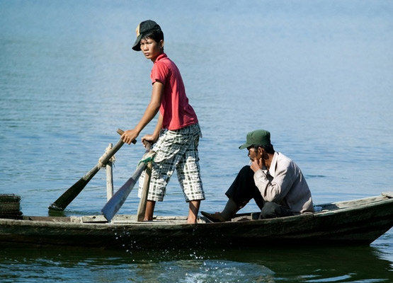 attraction-Kampot Population Two Man On Boat.jpg